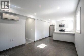 Building Photo - 130 Elgin St