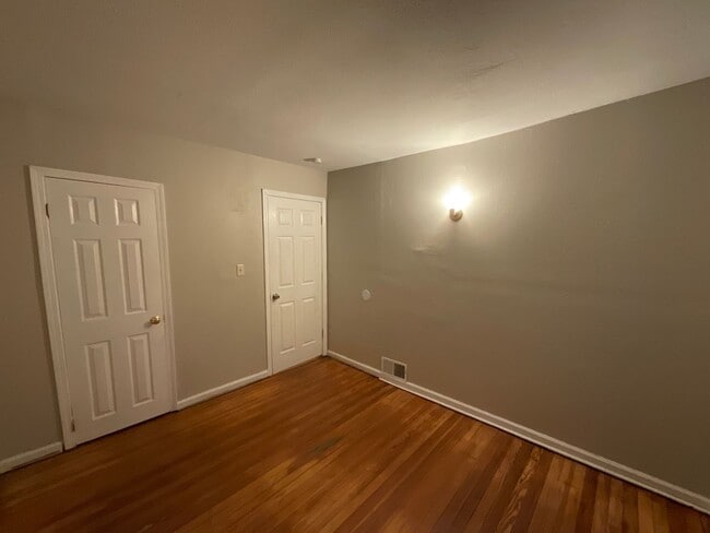 Building Photo - 644 Easter Ave