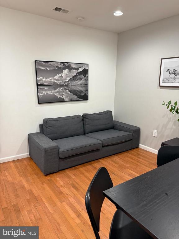 Building Photo - 1113 Queen St NE