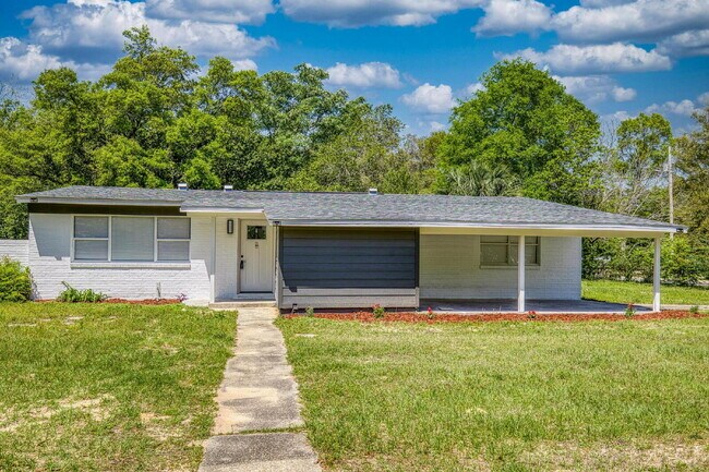 Building Photo - Modern 3-Bedroom Townhome Near Downtown, I...