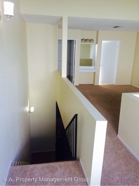 Building Photo - 13215 Moorpark St