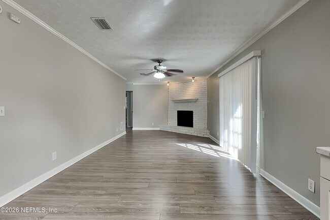 Foto del edificio - 671 Custer Cir
