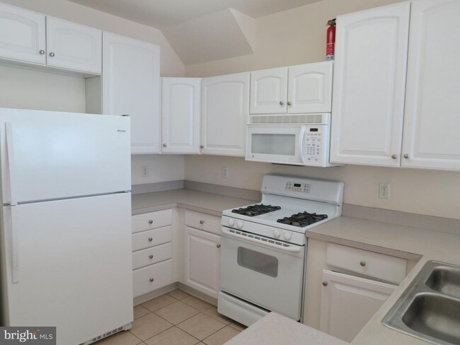 Building Photo - 27 Turtle Ct