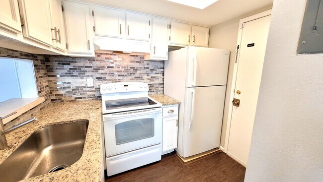 Building Photo - 4885 El Camino Dr