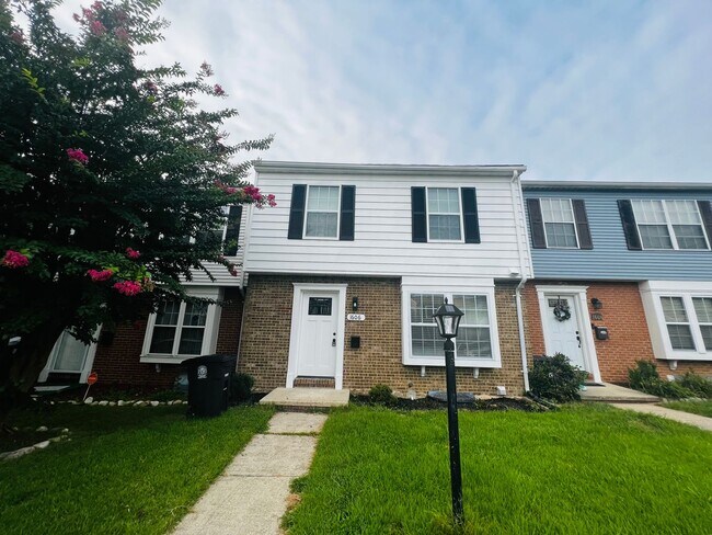 Foto del edificio - Newly Renovated 3 BR/3.5 BA Townhome in Di...