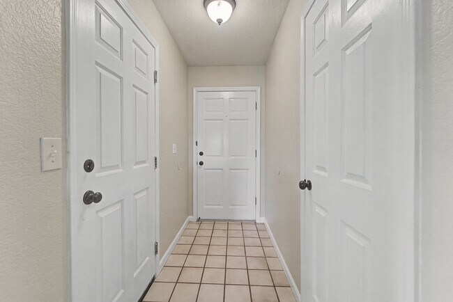 Building Photo - Freshly Updated 4-Bedroom Home with Central A/C & Garage