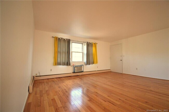 Building Photo - 13 Grandview Dr