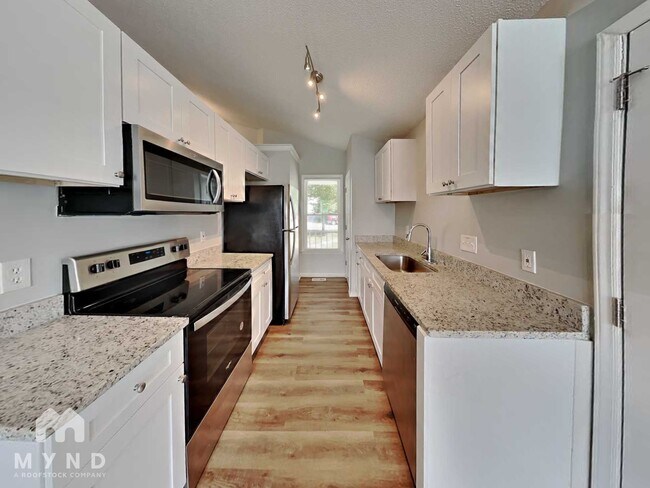 Building Photo - 2209 Maybrook Dr