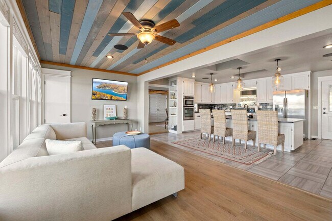 Building Photo - 9063 Mundell Rd