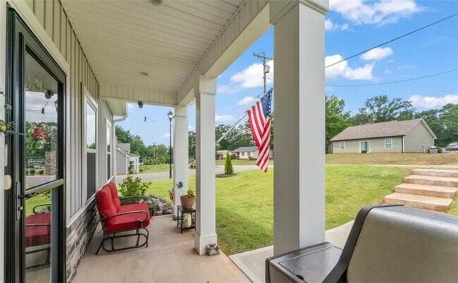 Building Photo - 1044 Fairfield Dr