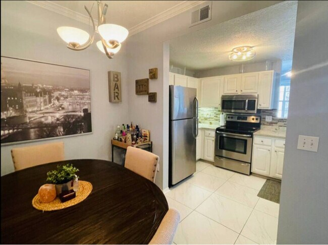 Building Photo - 501 Knights Run Ave