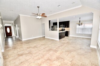 Building Photo - 26983 Crown Haven Dr