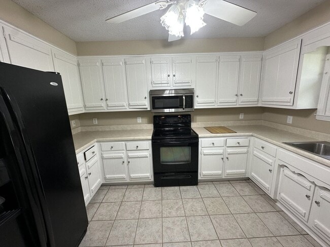 Foto del edificio - 341 Hickory Dr