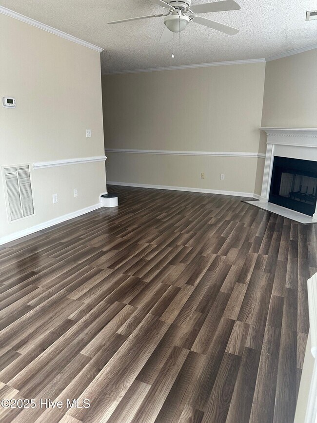 Foto del edificio - 3917 Sterling Pointe Dr