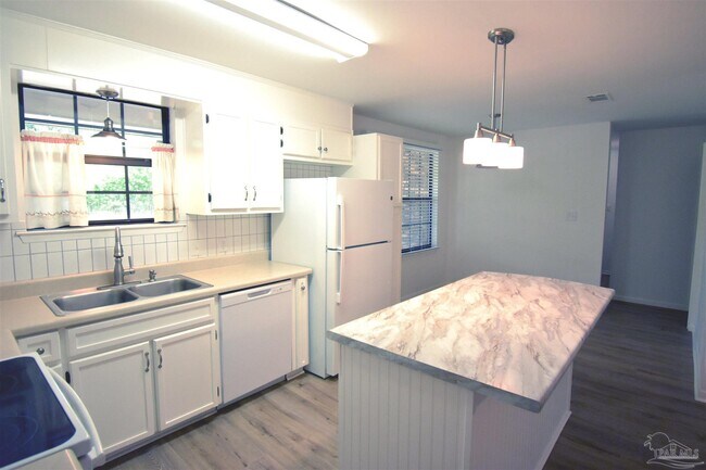 Building Photo - 6427 Kennington Cir