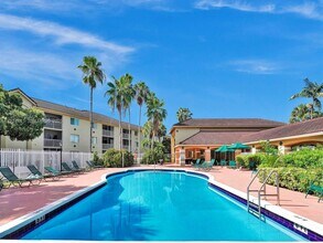 Building Photo - 410 S Park Rd