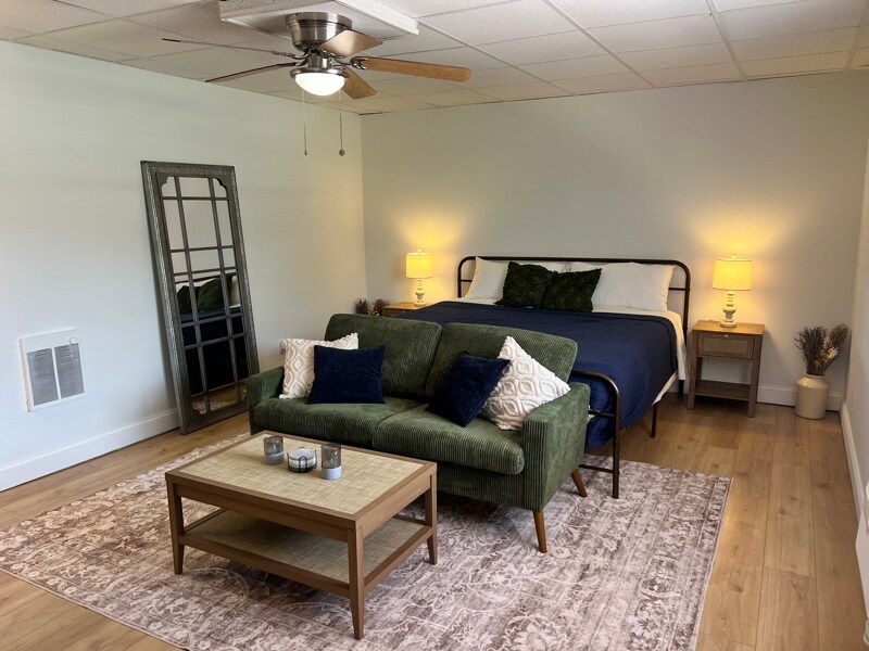 Foto principal - 1207 E River Dr