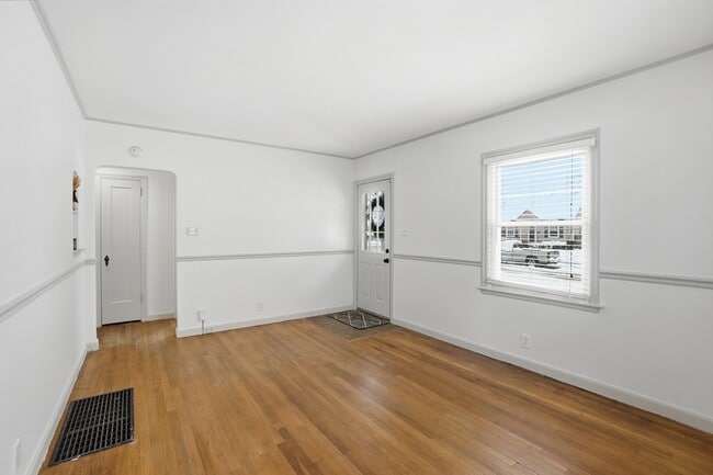 Building Photo - 1120 Piedmont Rd