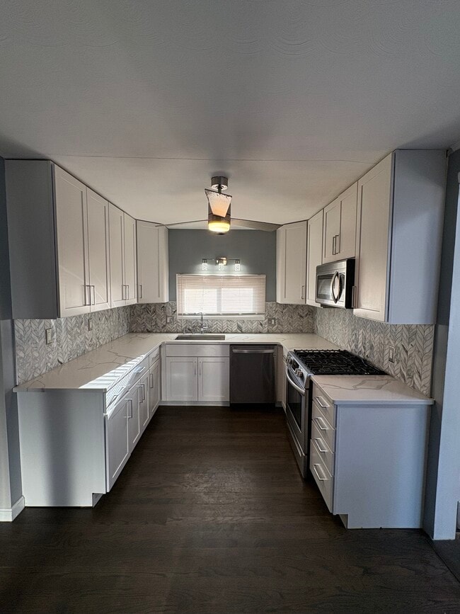 Building Photo - 15 Beverly Hl