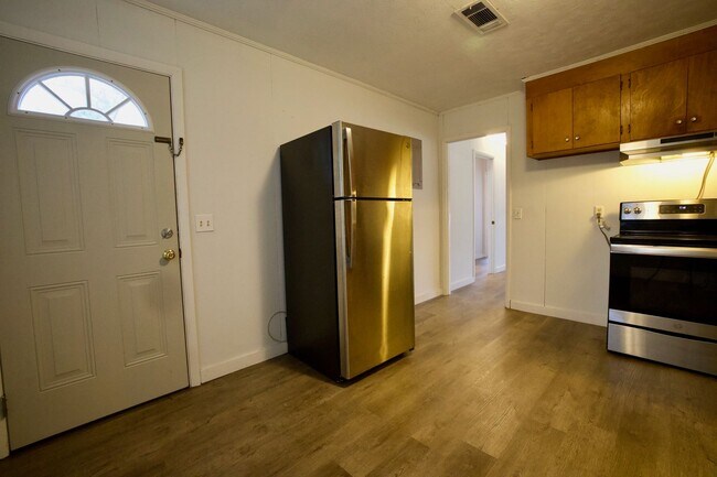 Building Photo - 1007 Alan Ave