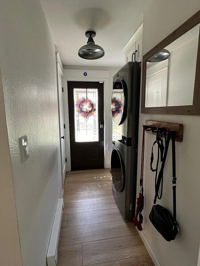 Foto del edificio - 3517 57th Ave NW