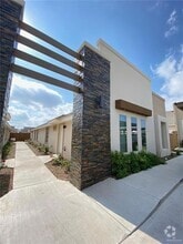 Building Photo - 1512 Coyote Hls