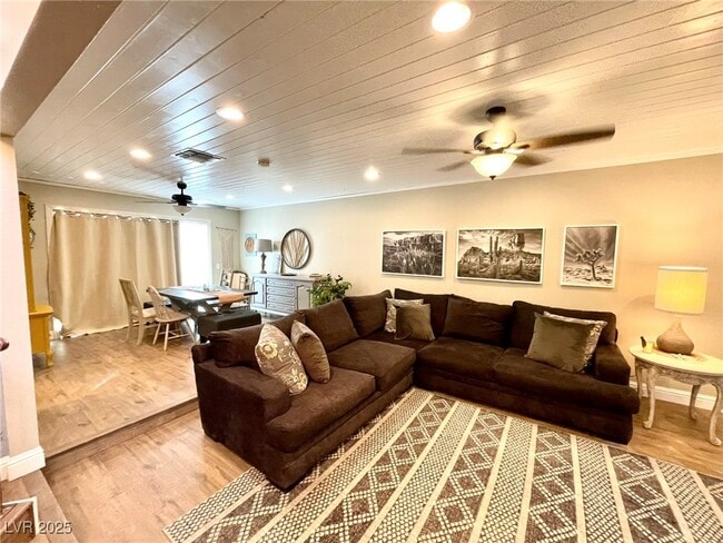 Building Photo - 2246 Windsor Dr