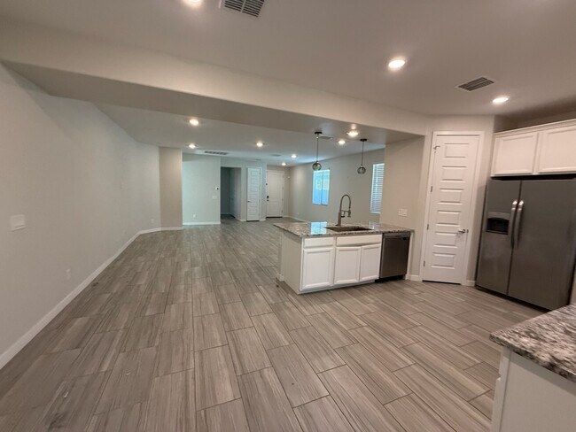 Foto del edificio - 327 W Tamarack Dr