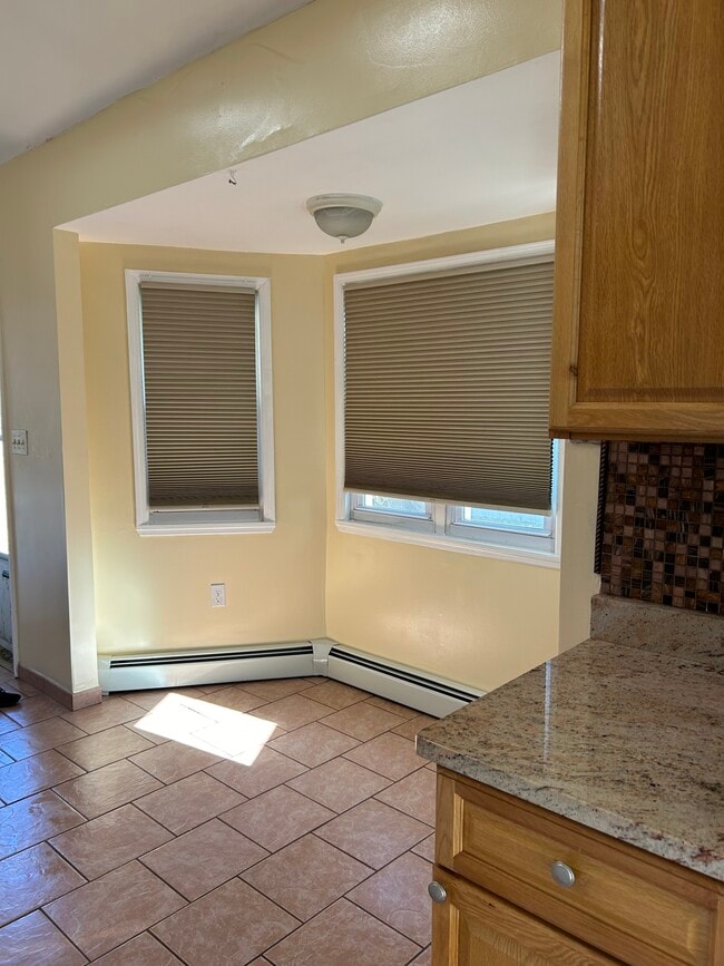 Building Photo - 111 Riverlawn Dr