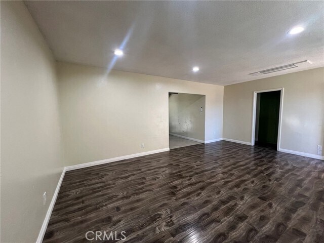 Foto del edificio - 174 S Grand Army Ave