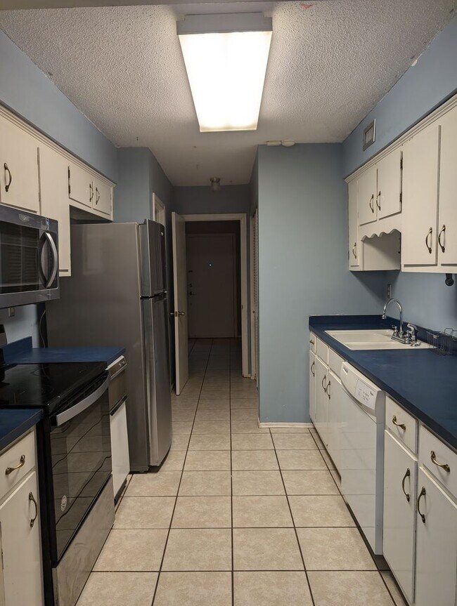 Foto del edificio - Townhouse 3/2.5 Fenced