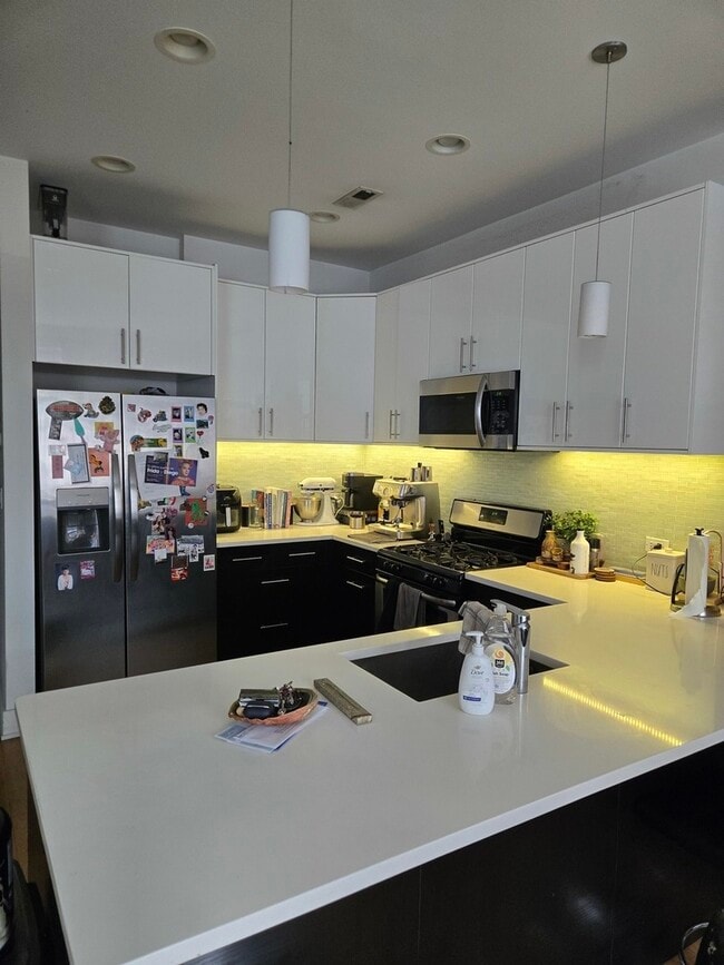 Foto del edificio - 3707 N Southport Ave