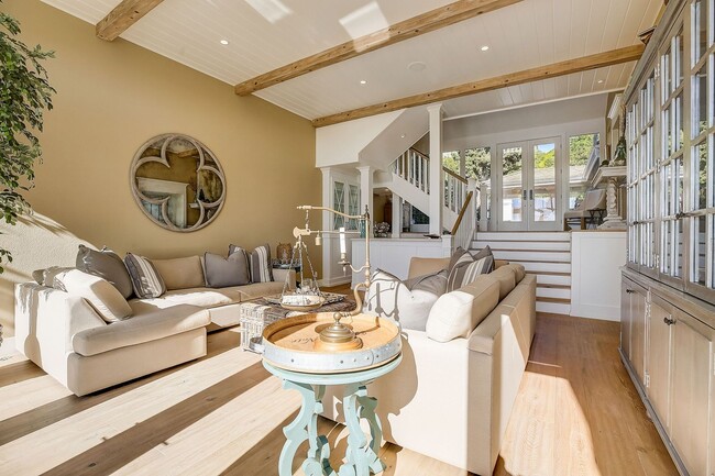 Building Photo - Stunning Fully-Furnished Harbor Ridge View...