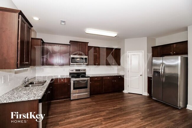 Building Photo - 9109 Marion Oaks Dr