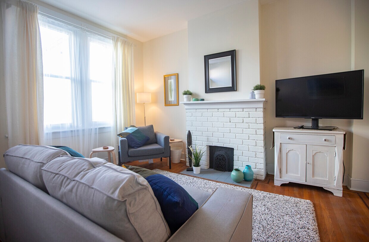Living room - 3362 Frederick St