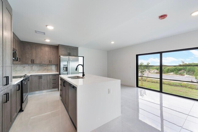 Foto del edificio - 1350 NW 1st St