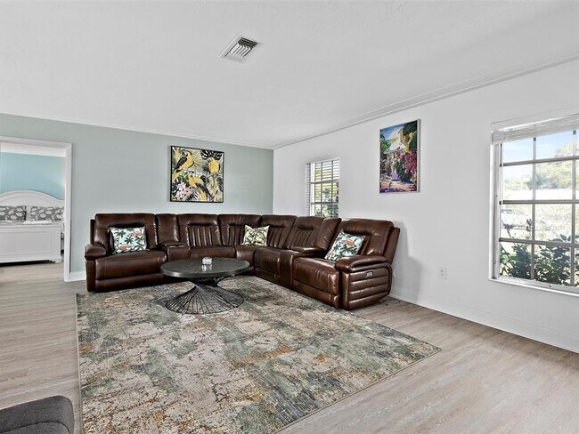 Foto del edificio - 7348 Biltmore Dr