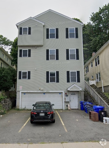 Building Photo - 128 Hillside St