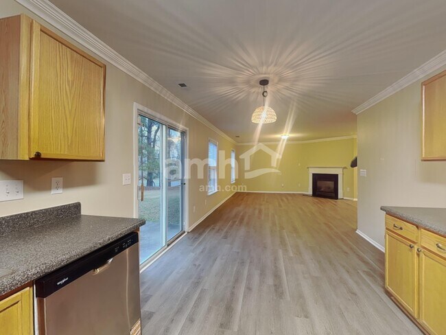 Foto del edificio - 1717 Cabarrus Crossing Dr