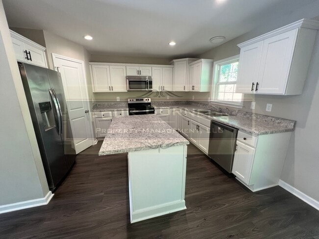 Building Photo - Beautiful 3 bedroom 2 bath home