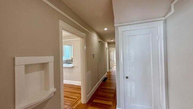 Building Photo - Marina Living: Renovated 2BR/1BA, Steps fr...
