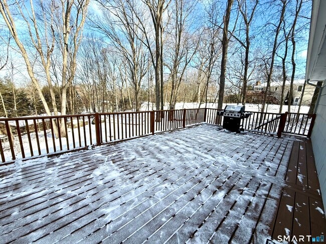 Foto del edificio - 27 White Oak Rd