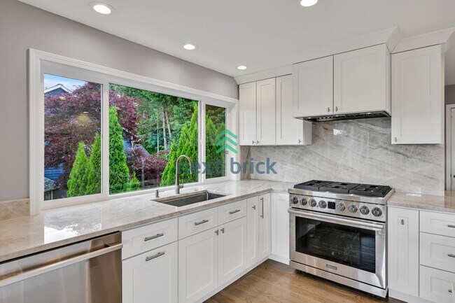 Foto del edificio - Beautiful home with 4 beds, 3.5 baths for ...