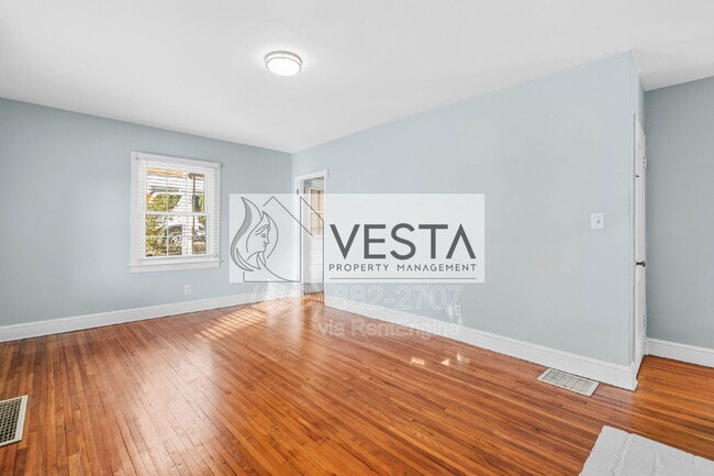 Building Photo - 18 Canterbury Rd