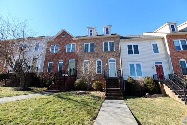 Upscale townhome with attached garage for rent in the Townes at Bluestone! - Upscale townhome with attached garage for rent in the Townes at Bluestone!