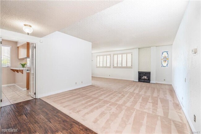 Foto del edificio - 2 br, 2 bath Condo - 5310 Zelzah Ave Unit 114