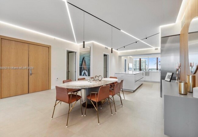 Building Photo - 5000 Island Estates Dr