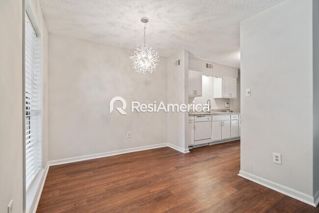 Foto del edificio - 3 br, 2 bath House - 3238 Drayton Woods Drive