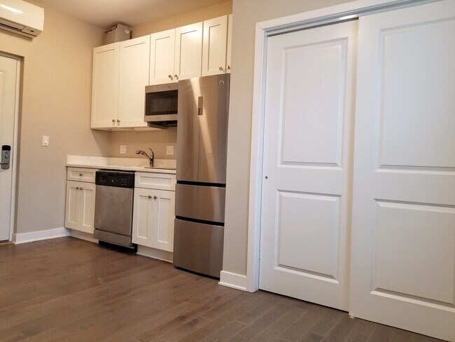 Foto del edificio - 1409 W Diversey Pkwy