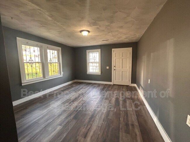 Building Photo - 1108 Line St